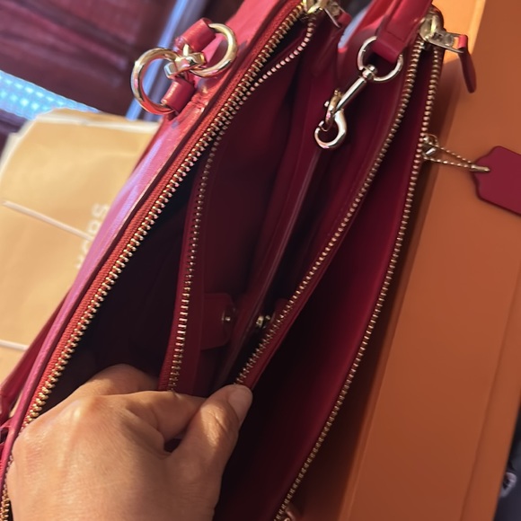 COACH LEATHER CARRIE TOTE SHOULDER BAG SATCHEL RED - Picture 6 of 6